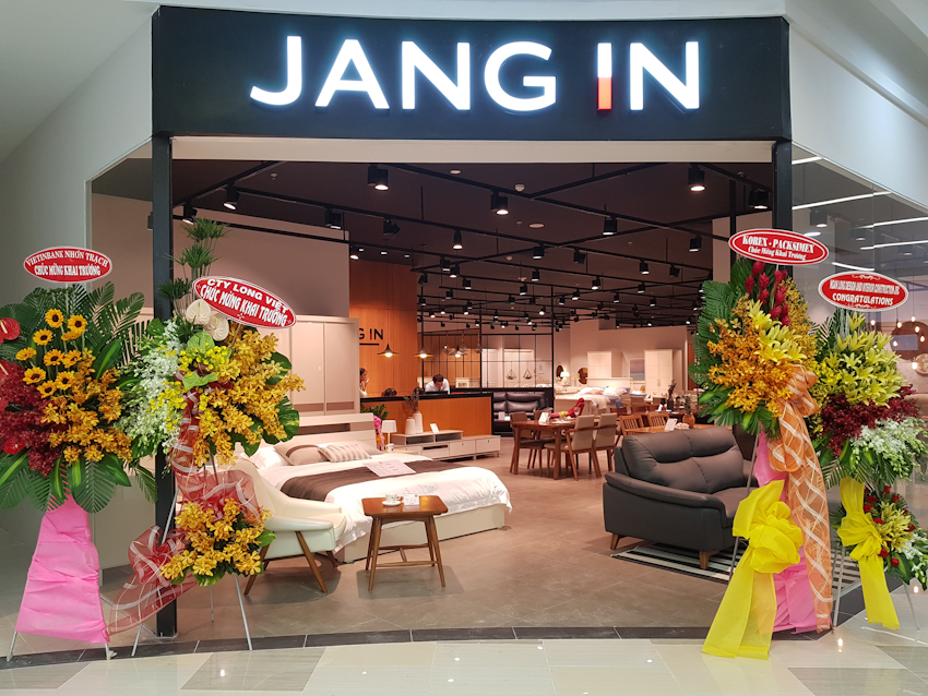 UNIQLO công bố khai trương cửa hàng mới tại Trung tâm thương mại Thiso Mall  Sala