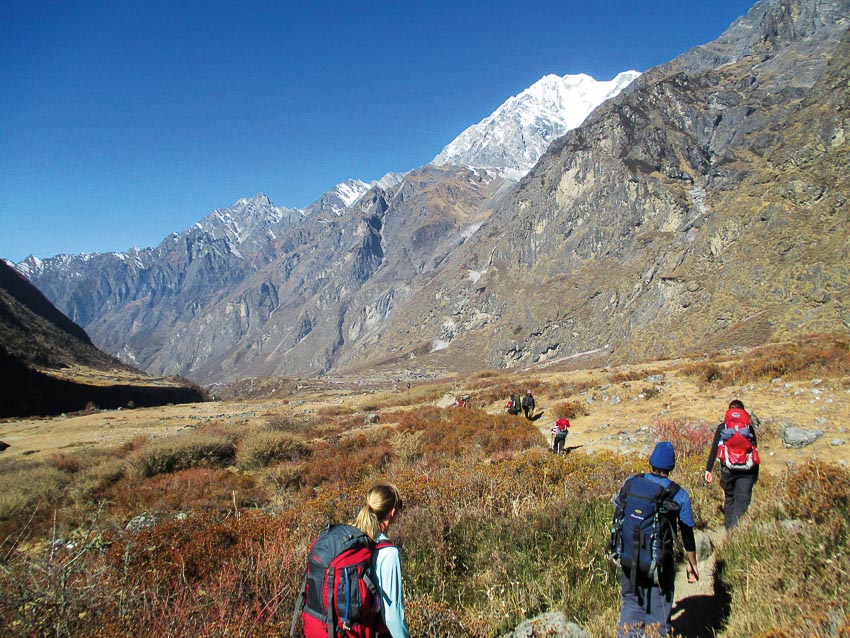 chuyen-trekking-nhieu-thu-thach-o-Langtang-Valley