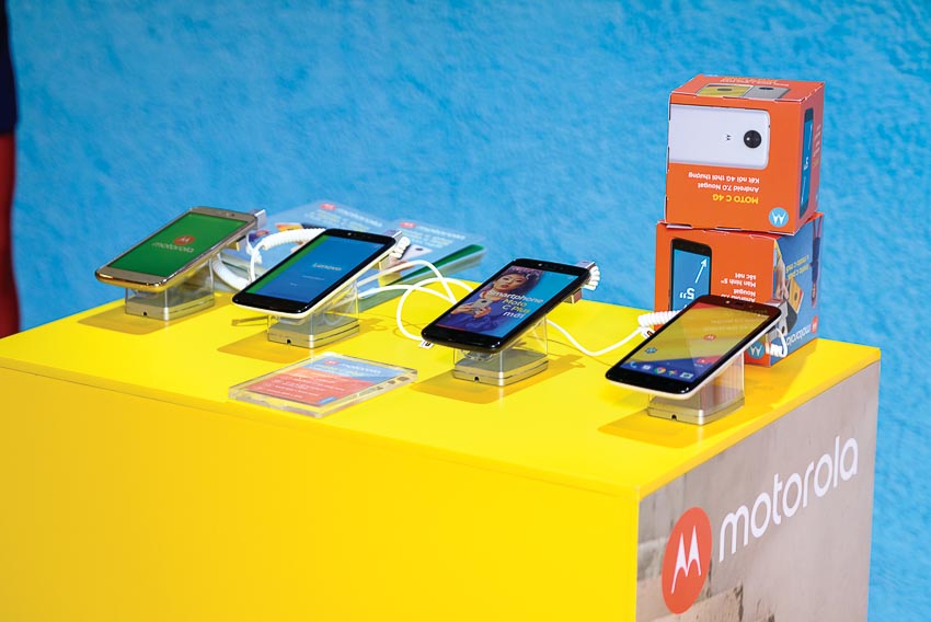 Smartphone-Motorola-gia-pho-thong-uoc-tien-chinh-phuc-nguoi-tieu-dung-viet