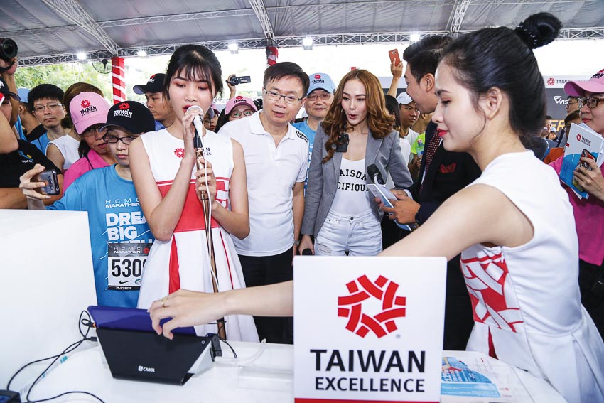 Taiwan-Excellence-cung-cu-dan-TP-HCM-huong-toi-loi-song-khoe-manh-tai-HCMC-Marathon-2018