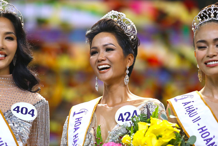 HHen Niê đăng quang Hoa hậu Hoàn vũ Việt Nam 2017