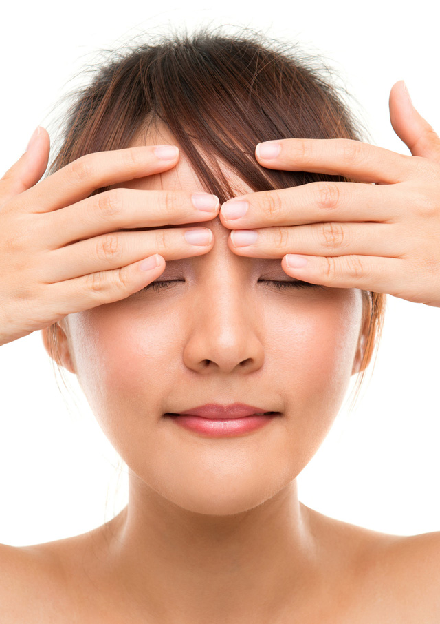 "Học lỏm" bí quyết massage mắt từ mỹ nhân Trung Hoa xưa để ánh nhìn trẻ mãi 3