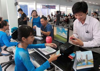 Nên mua vé tàu Tết trực tiếp tại ga, đại lý hoặc website chính thức