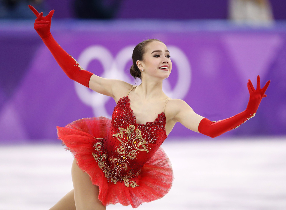 Bông hồng nước Nga 15 tuổi chinh phục sân băng Olympic 2018 - Ảnh 9.
