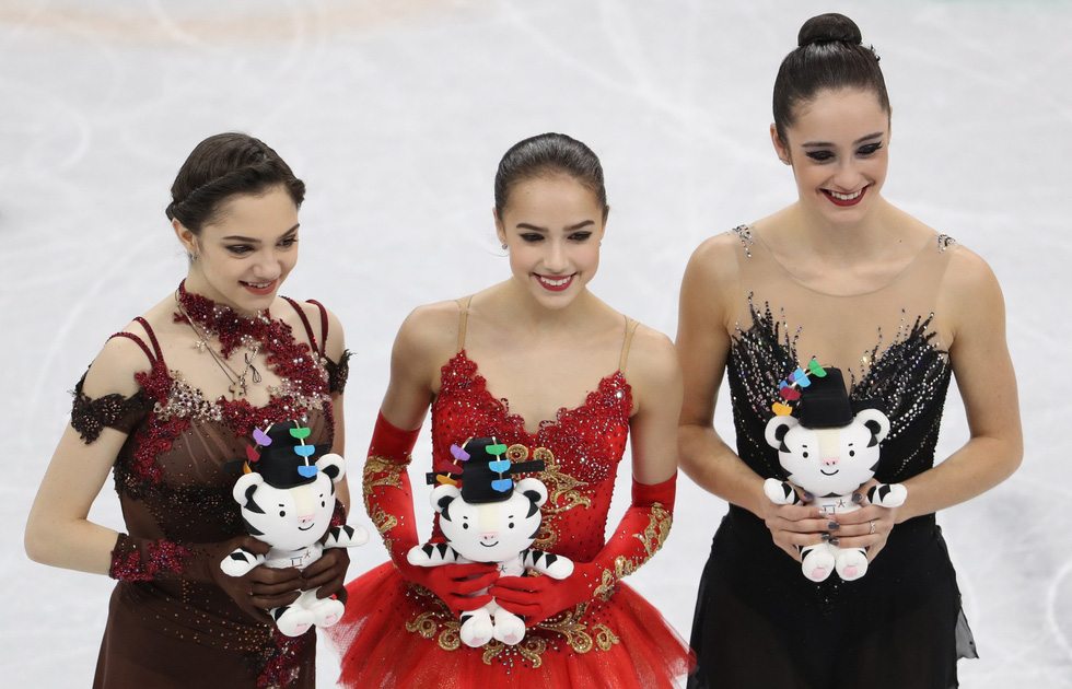 Bông hồng nước Nga 15 tuổi chinh phục sân băng Olympic 2018 - Ảnh 11.