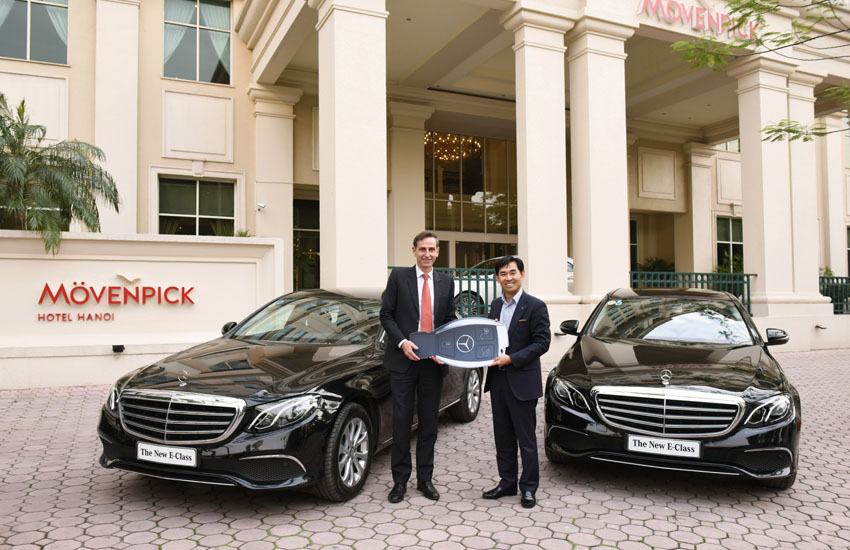 Mercedes-Benz Việt Nam bàn giao bộ đôi E 200 cho khách sạn Movenpick Hà Nội
