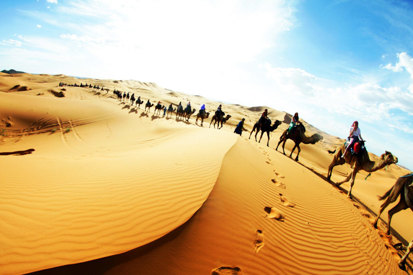 8 sa mạc đẹp như tranh vẽ trên thế giới 