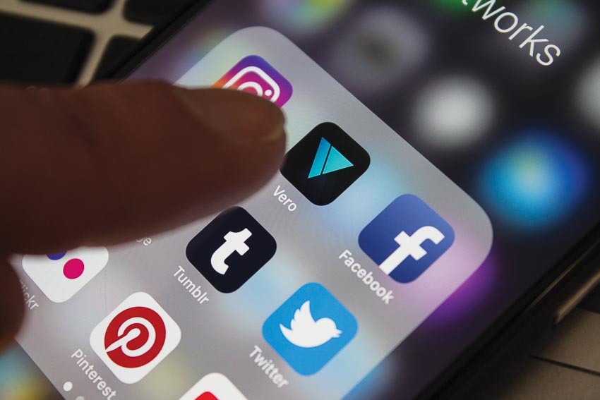 DUSSELDORF, GERMANY - FEBRUARY 27: In this photo illustration, a surge in new users cause technical difficulties for users of the VERO app on February 27, 2018 in Dusseldorf, Germany. Recent changes to Facebooks algorithm, controlling what users see on their newsfeeds, has caused many to sign-up for the app billed as the next Instagram. (Photo by Ant Palmer/Getty Images)