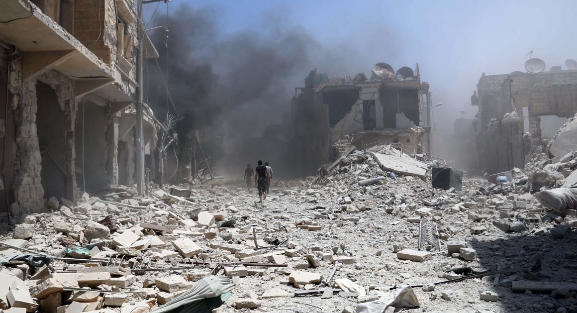 Khung cảnh đổ nát tại thị trấn Douma ngày 30/3.