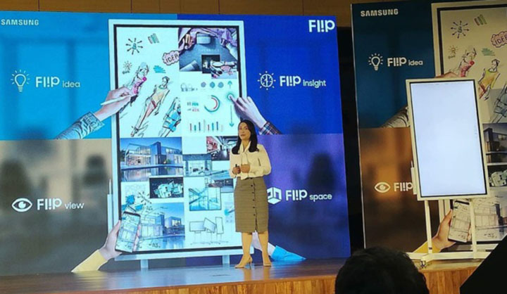 Samsung Flip WM55H thuận tiện cho hội họp, trao đổi, lên kế hoạch.