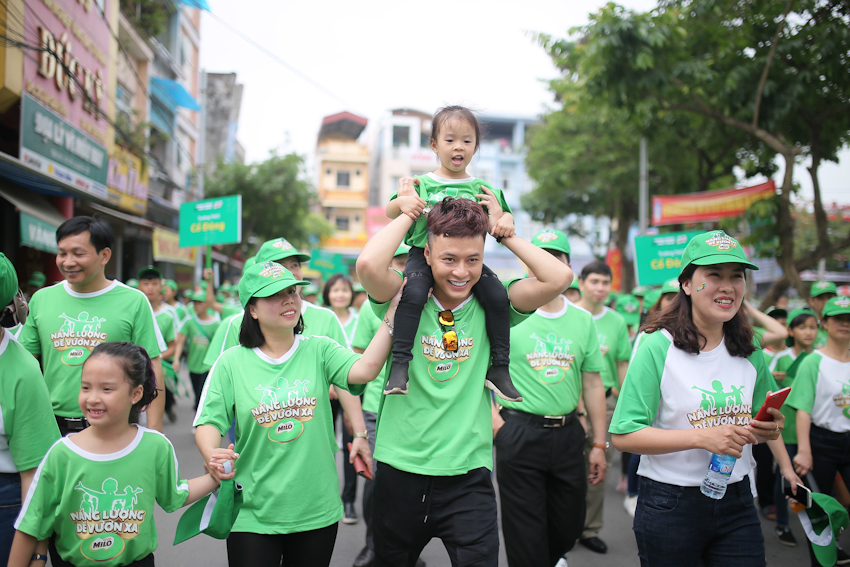 Hơn 20.000 học sinh và phụ huynh tham gia Ngày hội đi bộ vì thế hệ VN năng động lần thứ 5