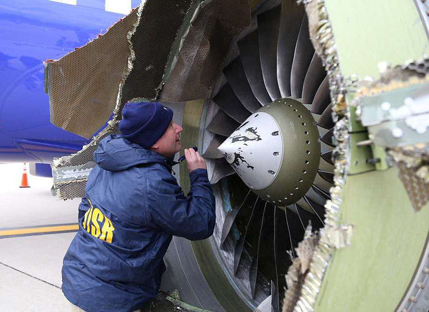 Nước Mỹ tôn vinh nữ phi công cứu 148 người trên máy bay nổ động cơ