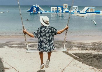 Chuyện nhà tôi: Người lớn mới có tuổi thơ lý thú