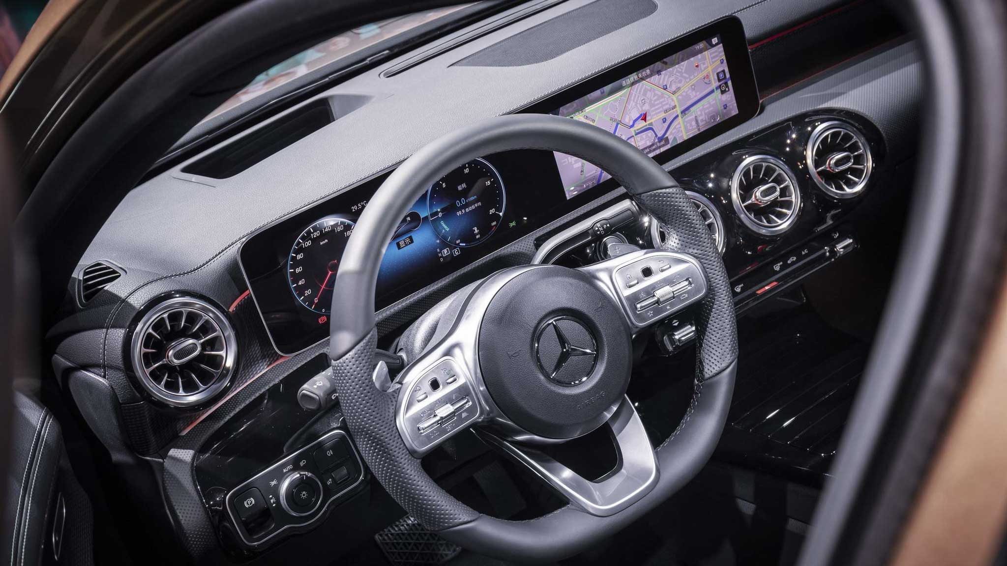 Mercedes-Benz A-Class Sedan 2019 phiên bản trục cơ sở dài ra mắt tại Bắc Kinh 