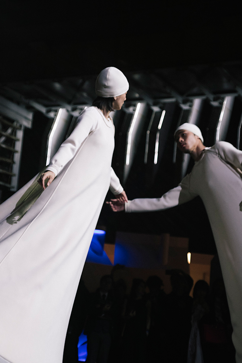 Hermès mang cả vũ trụ thời trang đến show diễn Fast Forward Men