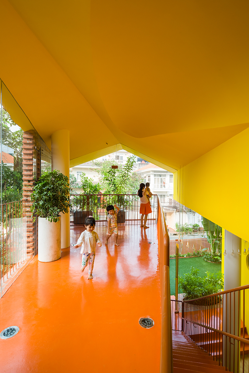 Kiến trúc gợi mở, tương tác cho trẻ tại ngôi trường đẹp lạ