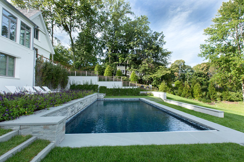 Những thiết kế bể bơi ngoài trời đẹp đến lịm tim cho ngôi nhà của bạn