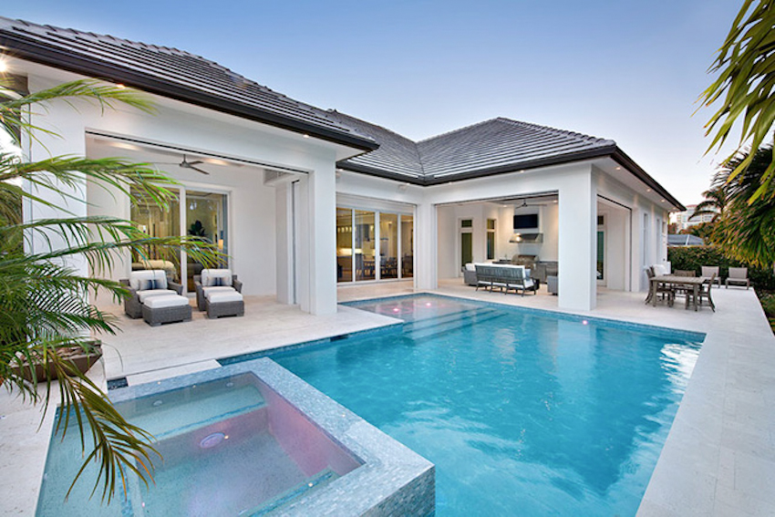 Những thiết kế bể bơi ngoài trời đẹp đến lịm tim cho ngôi nhà của bạn