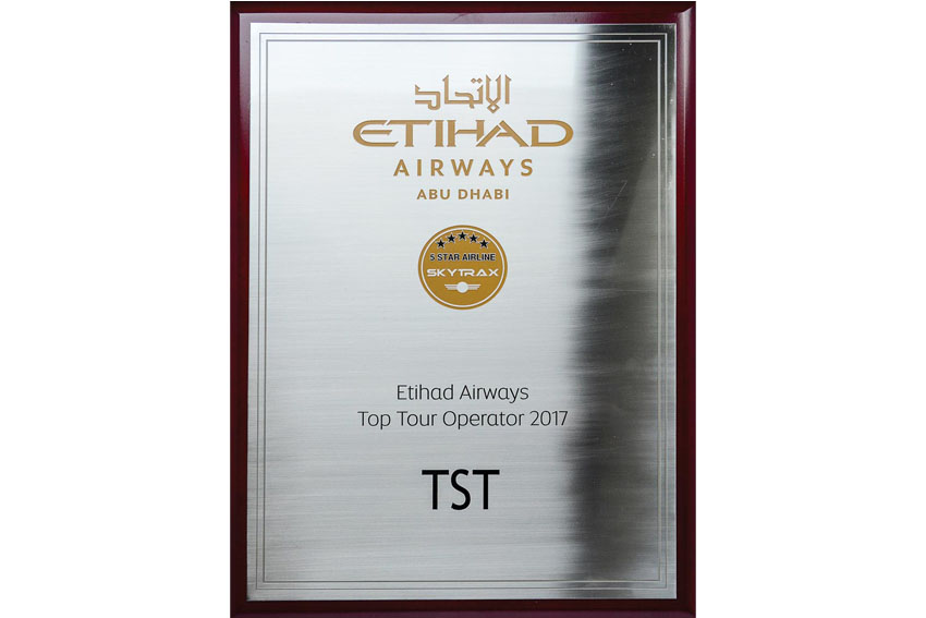  Etihad Airways trao danh hiệu Top nhà điều hành tour 2017 cho TST Tourist