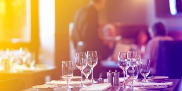 Người chuyên nghiệp và văn hóa ứng xử trên bàn tiệc