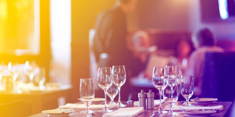 Người chuyên nghiệp và văn hóa ứng xử trên bàn tiệc