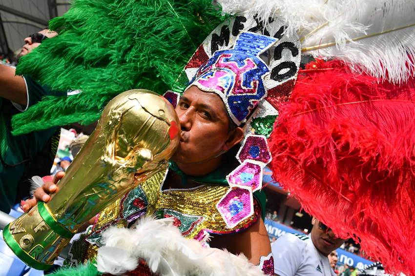Khán đài World Cup: Sàn diễn thời trang lớn nhất thế giới