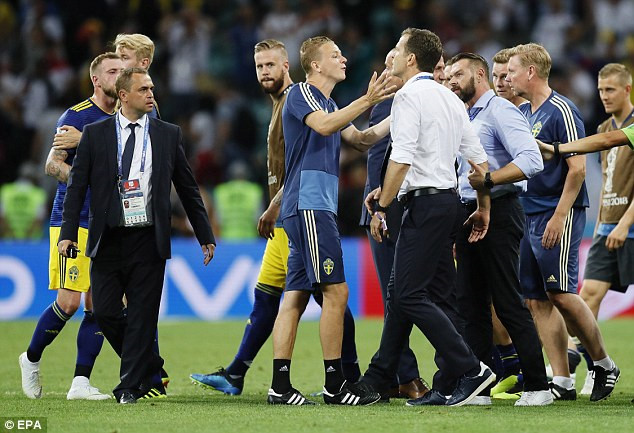 Ban huấn luyện Đức và Thụy Điển xung đột sau trận đấu