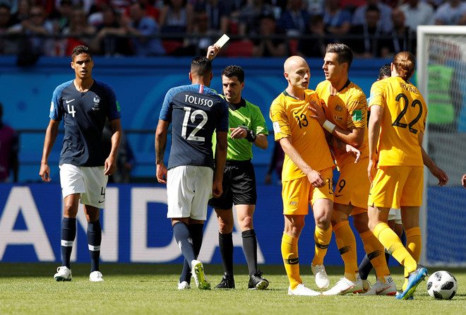 VAR mang về bàn thắng cho Pháp, Pogba sắm vai người hùng