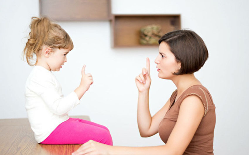 11 chướng ngại trong cách cha mẹ giao tiếp với con cái, thay đổi để hiểu con hơn