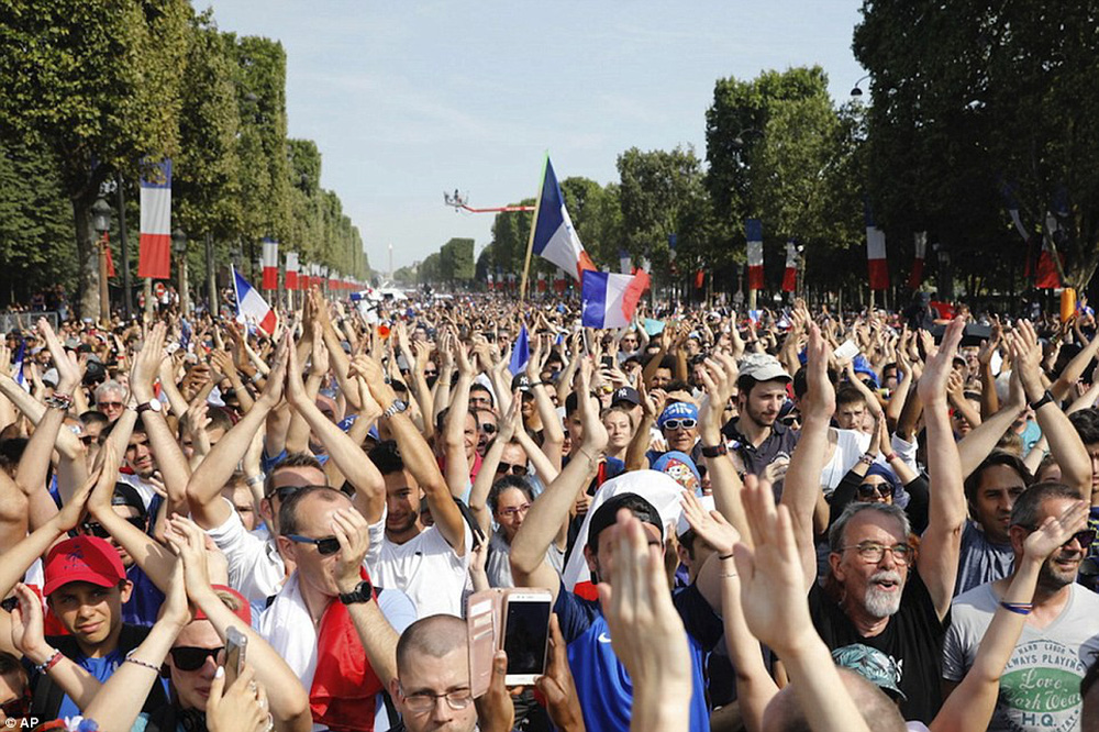 500.000 fan chào đón tuyển Pháp mang cúp vàng trở về