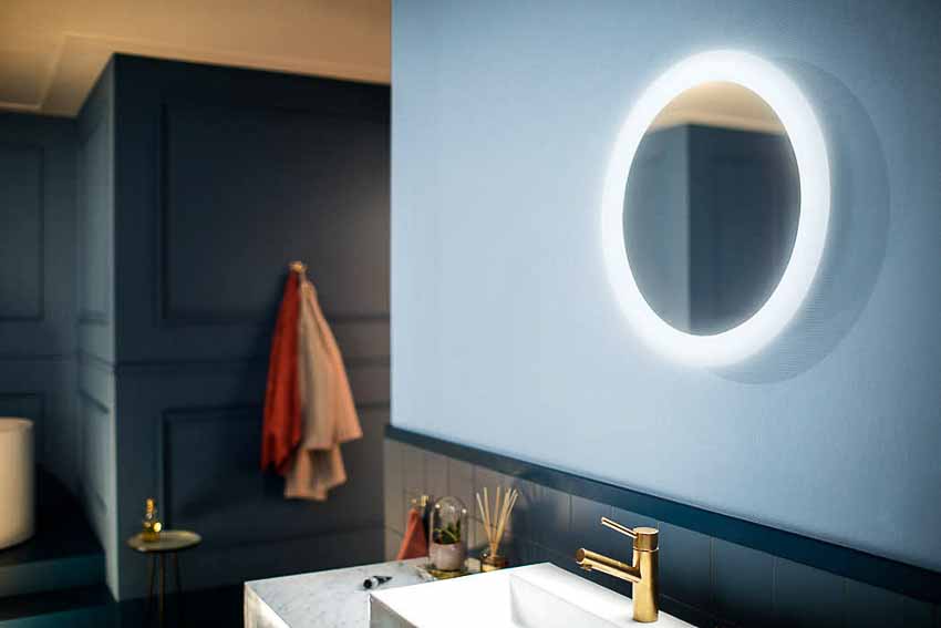 Philips giới thiệu gương kiêm đèn chiếu sáng Adore Bathroom