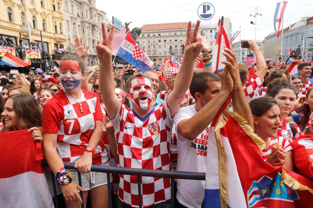 Biển người chào đón những người hùng Croatia trở về sau World Cup 2018