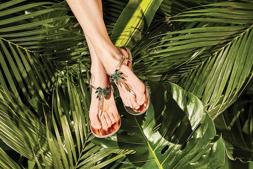 Giuseppe Zanotti mang rừng nhiệt đới vào bộ sưu tập sandals dành cho hè năm nay