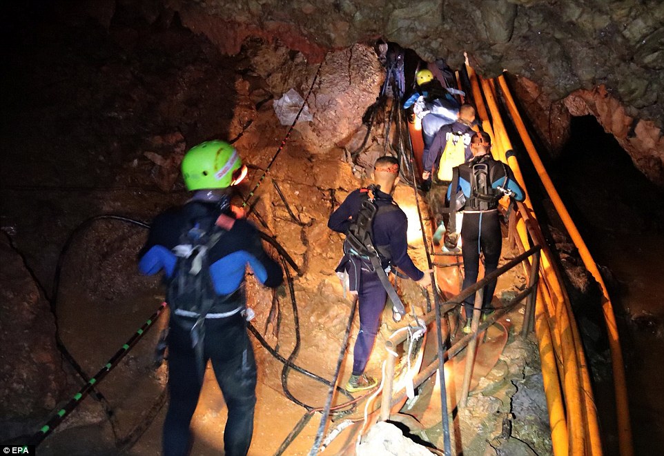 Chiến dịch giải cứu các nạn nhân bị mắc kẹt trong hang Tham Luang (Thái Lan) đã được bắt đầu.