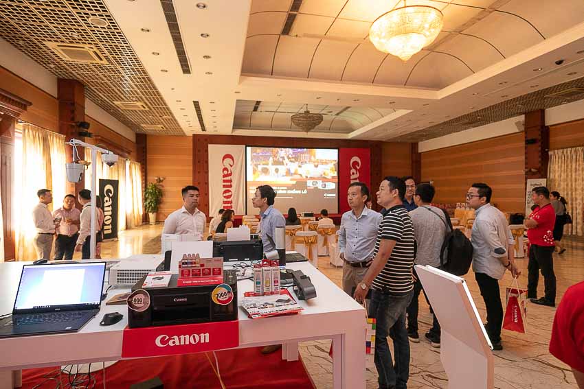 Máy chiếu Canon chính thức có mặt tại Việt Nam