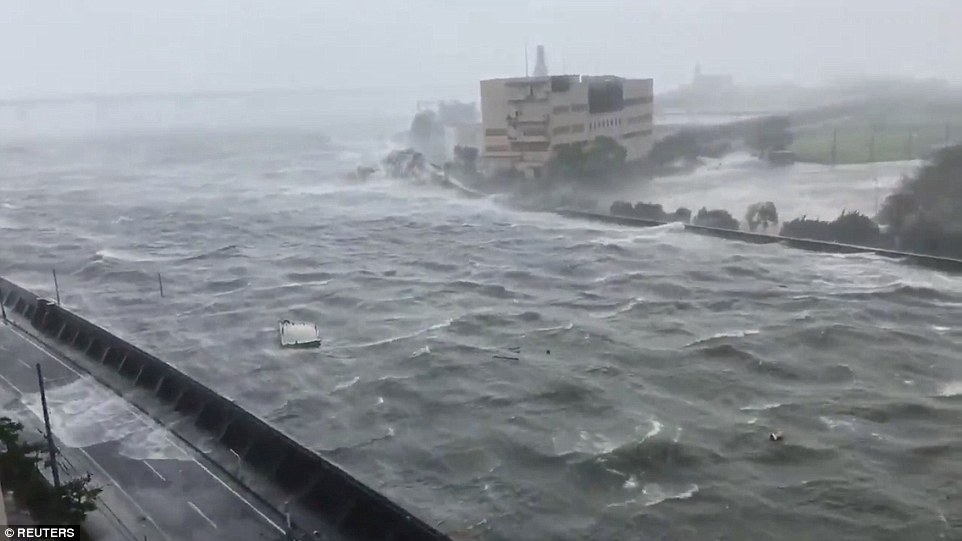 Nhật Bản "gồng mình" trong siêu bão Jebi, lớn nhất 25 năm qua