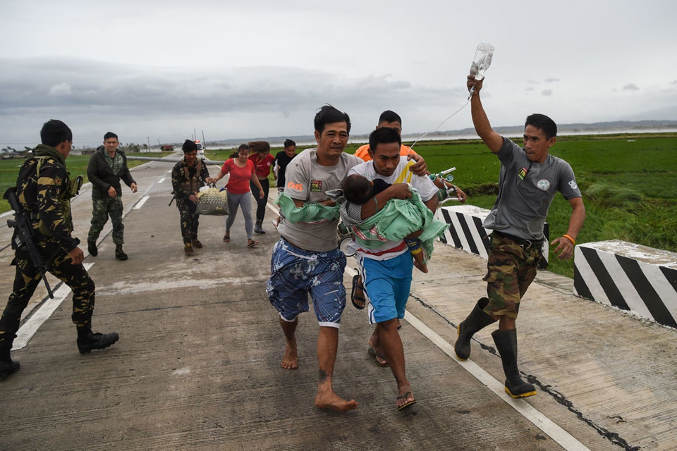 Siêu bão Mangkhut tàn phá Philippines: 25 người thiệt mạng, đang tiến vào Hong Kong và Trung Quốc