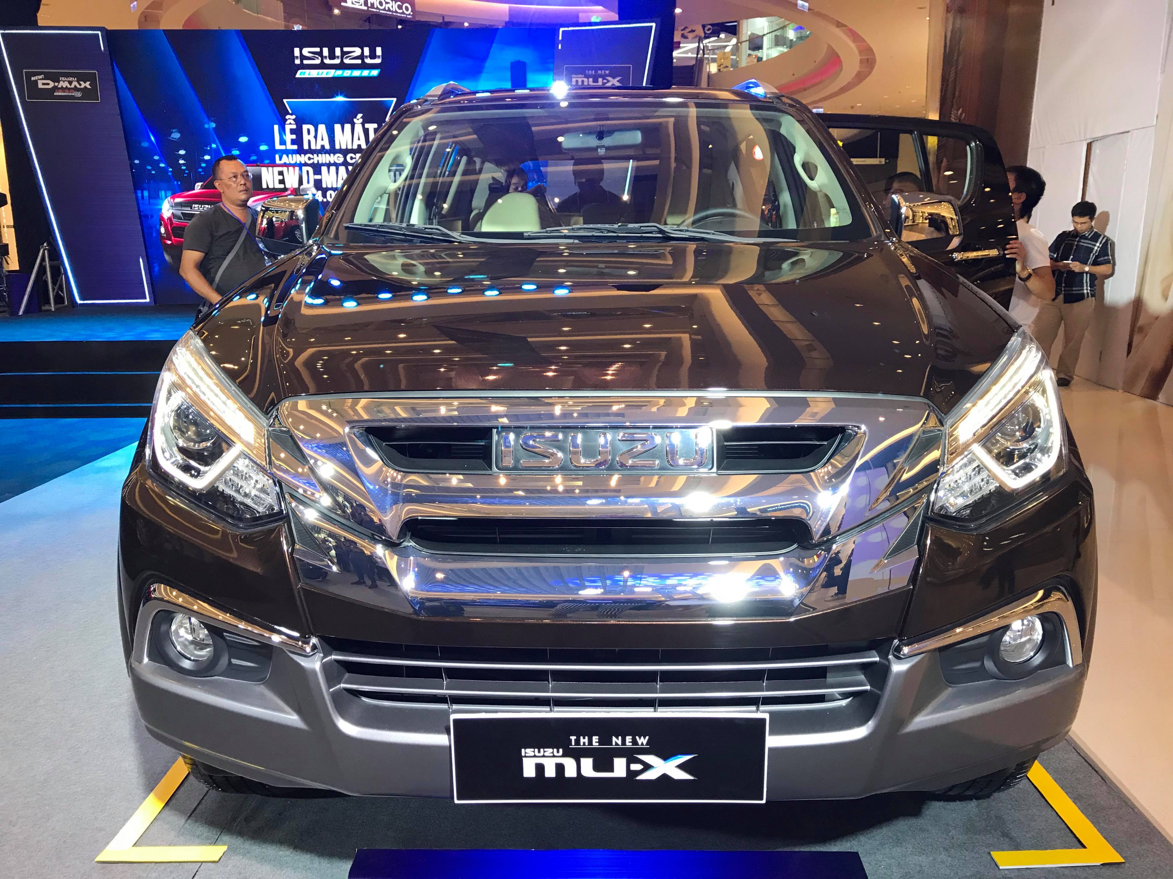 Isuzu Việt Nam chính thức ra mắt mu-X và D-MAX 2018 với động cơ Blue Power mới