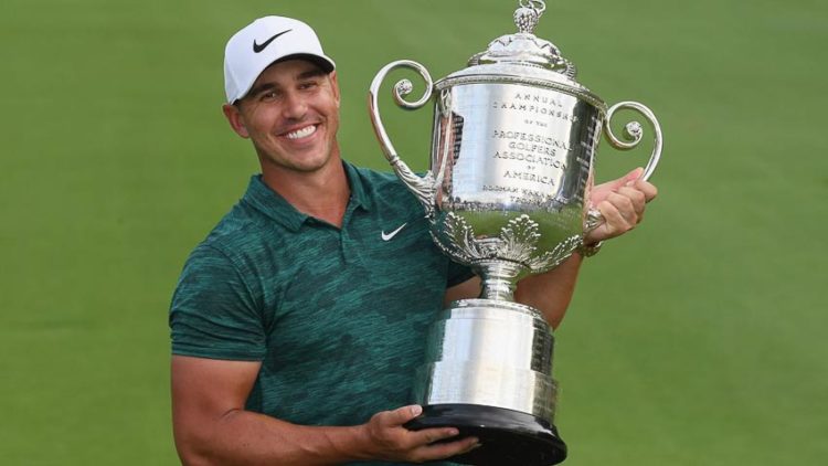 Brooks-Koepka-nhan-giai-thuong-Golfer-xuat-sac-nhat-PGA-Tour-2018-3