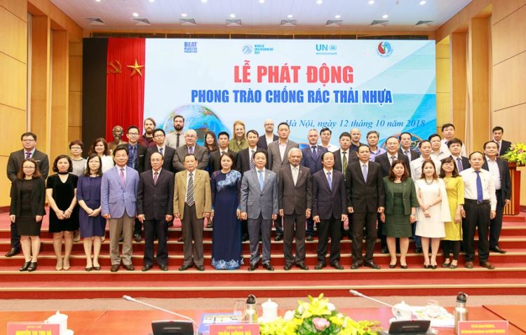 Coca-Cola-va-hoat-dong-chong-rac-thai-nhua