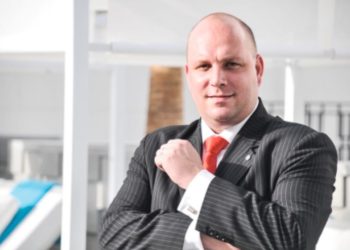 ustin-Wermers-giam-doc-vung-phu-trach-khoi-am-thuc