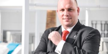 ustin-Wermers-giam-doc-vung-phu-trach-khoi-am-thuc