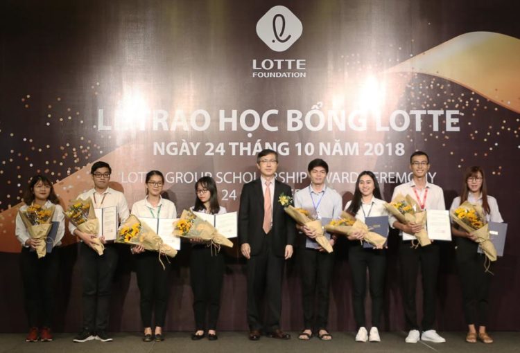 DNP-chuong-trinh-trao-hoc-bong-Lotte-2018-2