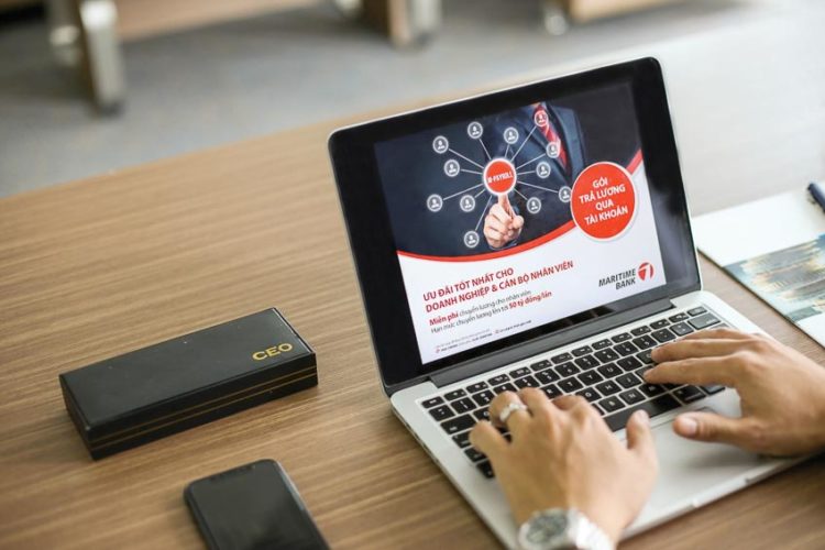 khi-doanh-nghiep-tra-luong-qua-ngan-hang