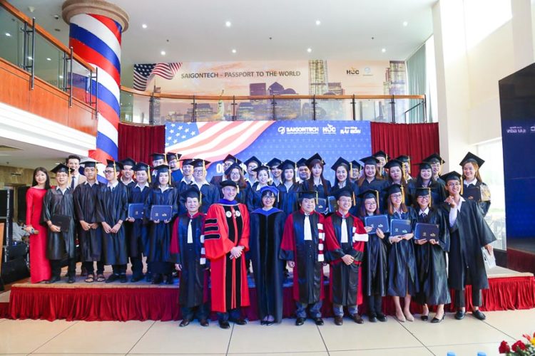 DNP-le-khai-giang-va-trao-bang-tot-nghiep-khoa-XIV-cua-Cao-dang-Cong-dong-Houston-2