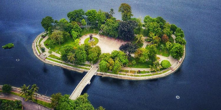 nhung-ao-ho-noi-tieng-tai-Ha-Noi-nhin-tu-tren-cao-9