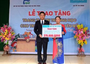 DNP-quy-Chubb-Charitable-Foundation-International-trao-tang-thiet-bi-day-hoc-1