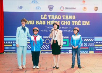 DNP-tinh-nguyen-vien-UPS-hanh-dong-vi-ATGT-duong-bo-o-VN-1