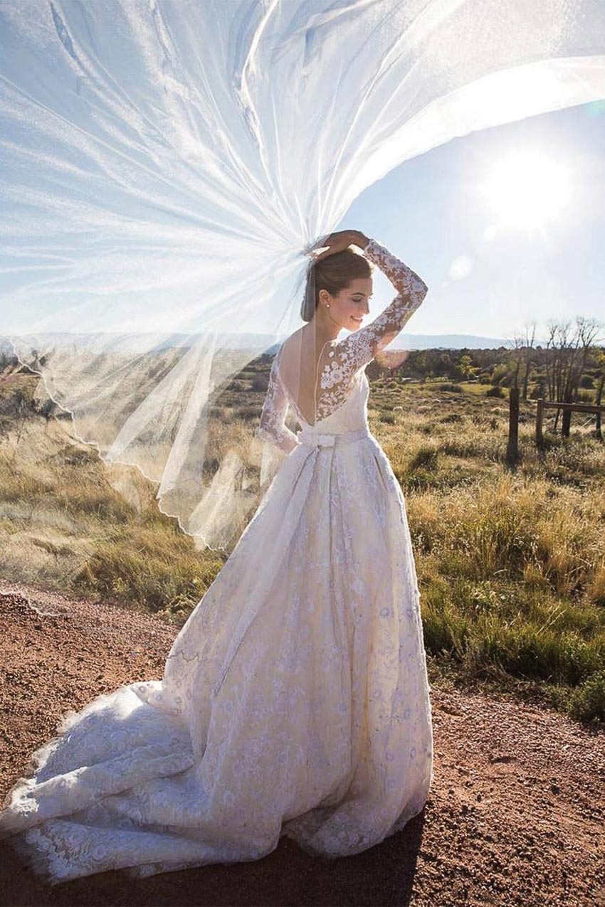 Váy cưới cao cấp từ giản dị tới kỳ ảo gây đắm say