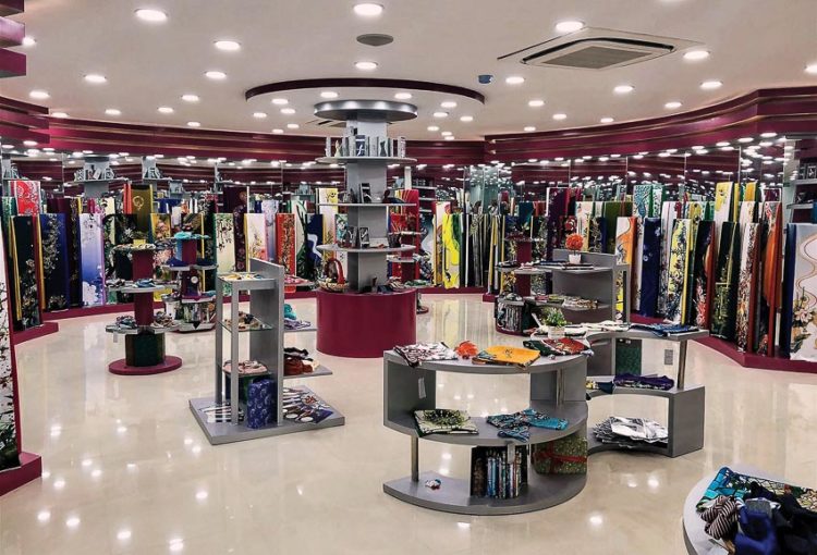 DNP776-Thai-Tuan-va-hanh-trinh-hon-hai-thap-nien-trung-thanh-voi-nghe-det-vai-3